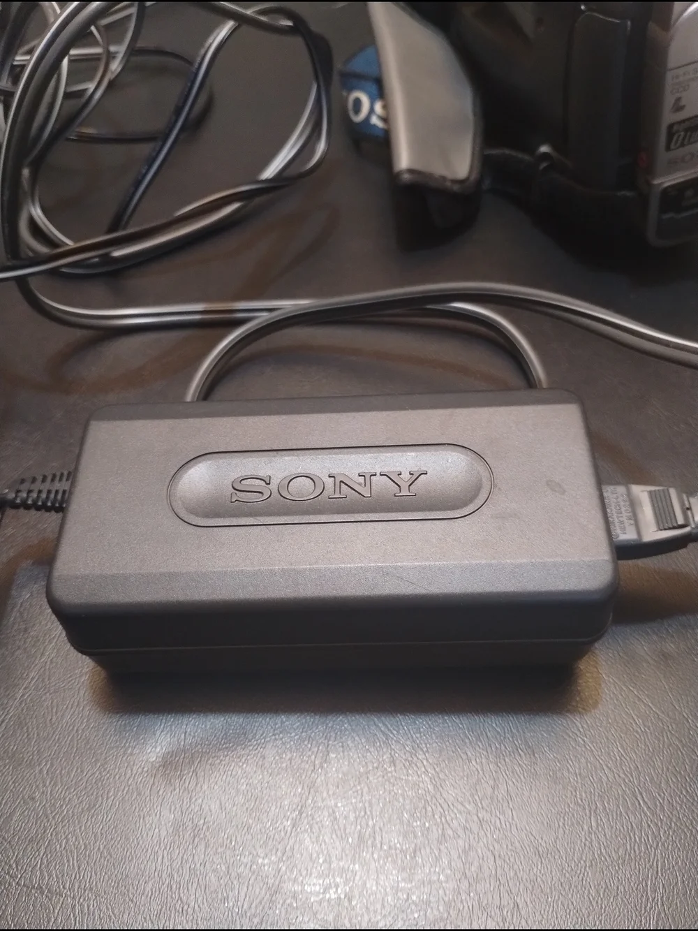 Vintage Sony Handycam CCD-TRV615 Hi-8 With Night Vision And Bag Charger Battery